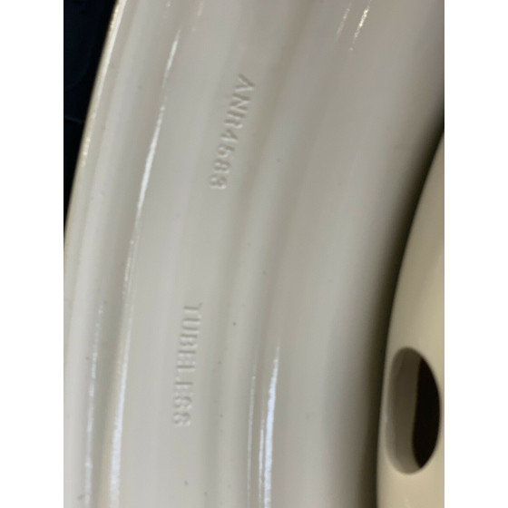 Sett med originale Defender Wolf 16" Steel Wheels & BF Goodrich KO2 dekk