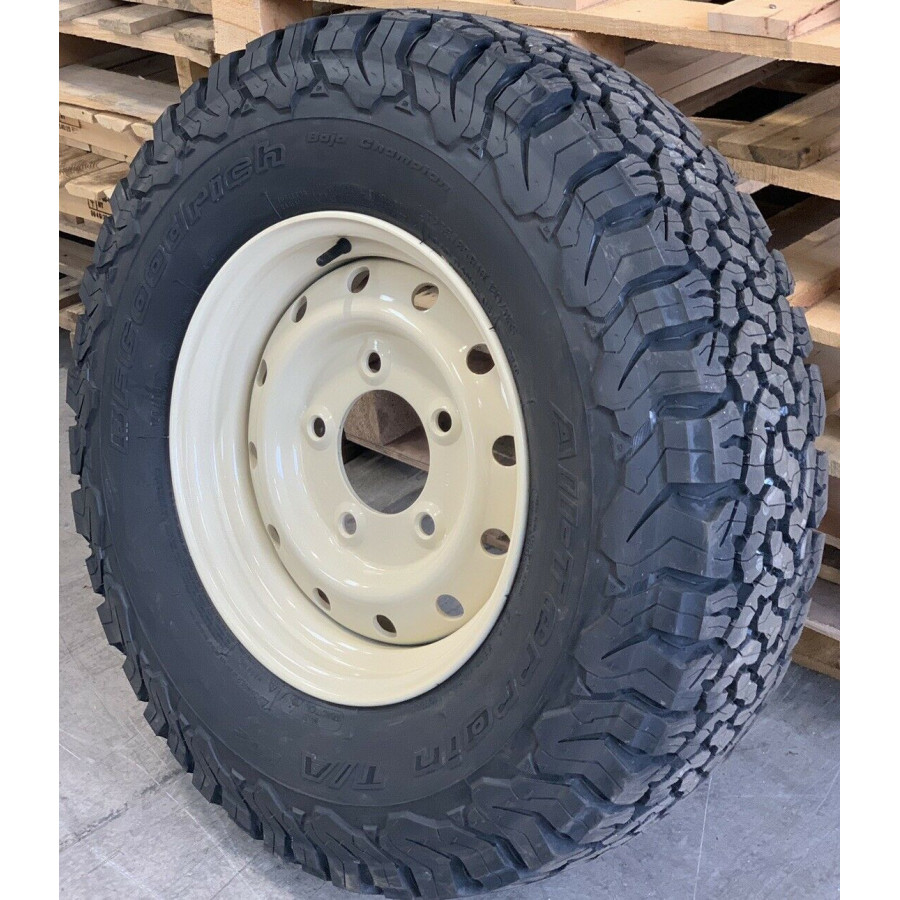 Sett med originale Defender Wolf 16" Steel Wheels & BF Goodrich KO2 dekk
