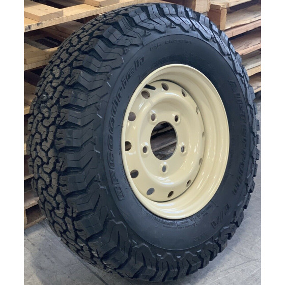 Sett med originale Defender Wolf 16" Steel Wheels & BF Goodrich KO2 dekk
