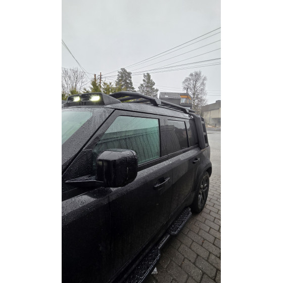 Sidestige m/svarte trinn Defender