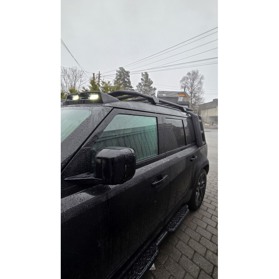Sidestige m/svarte trinn Defender