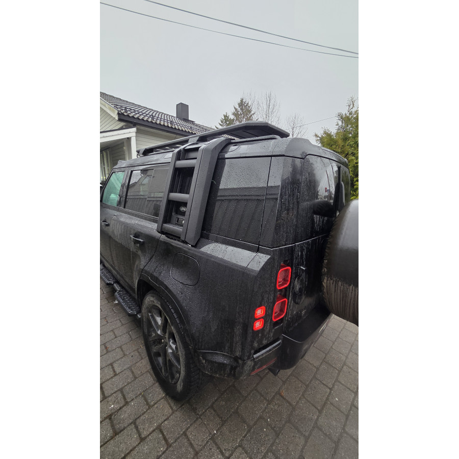Sidestige m/svarte trinn Defender