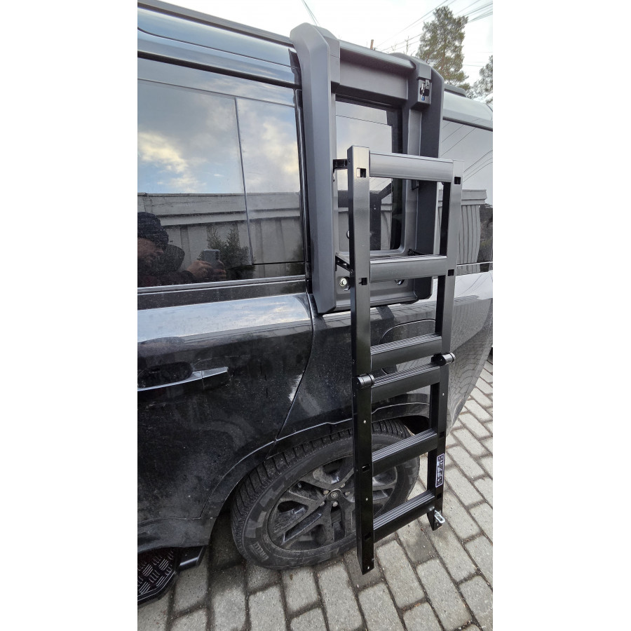 Sidestige m/svarte trinn Defender
